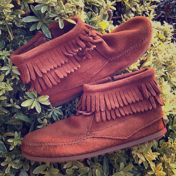 Minnetonka Other - TU Minnetonka big kids moccasins size 4, women’s 6